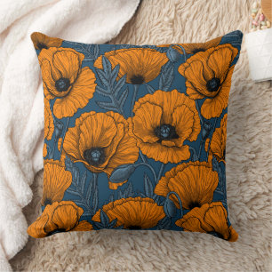 Oranje papaver op donkerblauw kussen