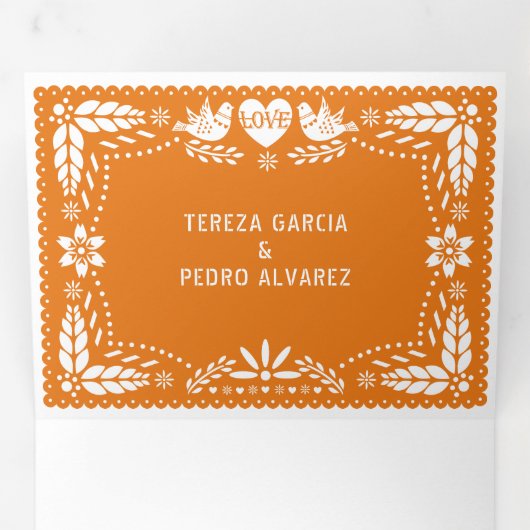 Oranje papel picado houdt van een bruiloft drieluik uitnodiging (Binnenzijde eerst)