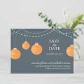 Oranje papieren lantaarnbruiloft bespaart datum save the date (Staand voorkant)
