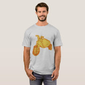 Oranje plastic driewielig grafisch t-shirt (Voorkant volledig)