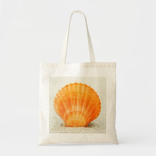 Oranje schelp rechtop in zand tote bag (Voorkant)