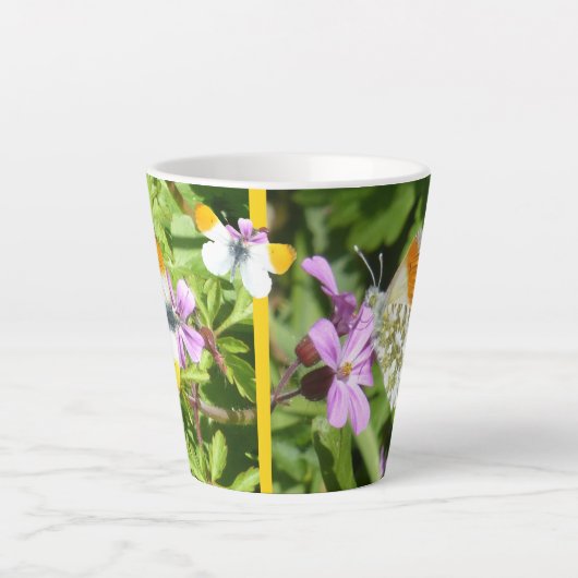 Oranje tip vlinder ontwerp latte Mok (Voorkant)