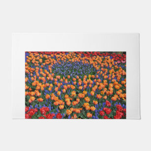 Oranje tulpen en muscari-bloemen deurmat