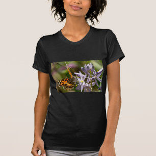 Oranje Vlinder op Wilde Hyacint Kleding & Cadeaus T-shirt