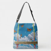 Oranje vlinders in dromerige blauwe lucht crossbody tas (Achterkant)