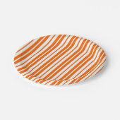 Oranje wit verticaal strepenpatroon papieren bordje (Gekanteld)
