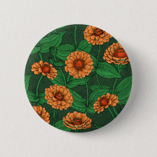 Oranje Zinnia bloemen, groene bladeren op donkergr Ronde Button 5,7 Cm