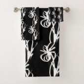 Orchid Noir: Abstract zwart en wit Bad Handdoek (Insitu)