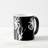 Orchid Noir: Abstract zwart en wit Magische Mok (Voorkant rechts)