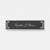 Orchidées vertes en pastel accrochant la plaque (Devant)