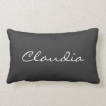Oreiller à lancer personnalisé<br><div class="desc">Placez vos initiales sur notre coussin de boudoir décoratif monogrammé. Claudia</div>