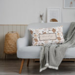 Oreiller à lancer personnalisé à la floraison Boho<br><div class="desc">Décorez votre maison avec ce magnifique coussin de famille boho fleuri personnalisé !</div>