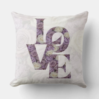 Oreiller accent 'AMOUR' de couleur lavande romanti
