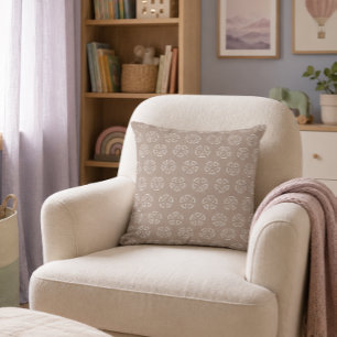Oreiller couleur bois de rose avec petit motif bla