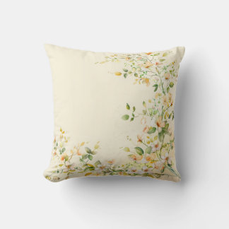 Oreiller couleur crème avec une délicate floraison
