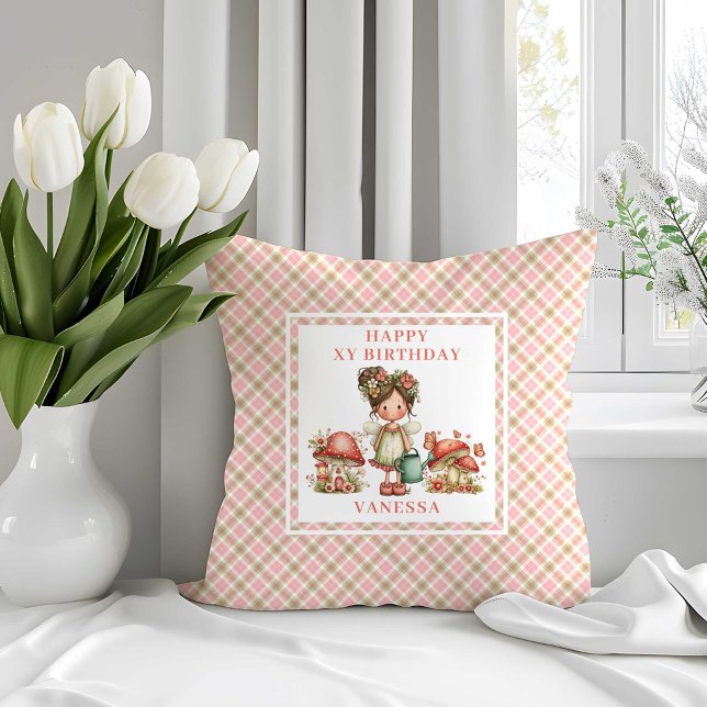 Oreiller d'anniversaire Fleurs roses de la Fée Gra (Graceful Fairy Blush Pink Flowers Birthday Pillow)