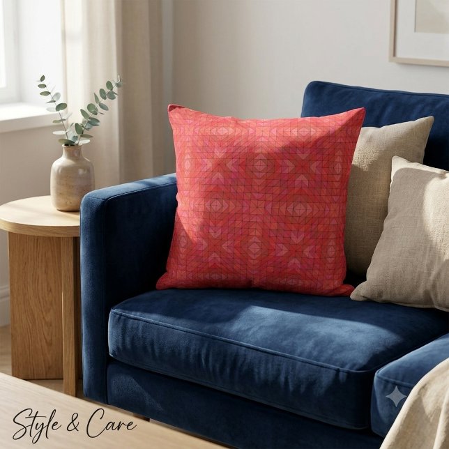 Oreiller de jeté tendance avec triangles rouges (Trendy Throw Pillow Featuring Red Triangles)