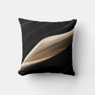 Oreiller de luxe en velours noir et or plié