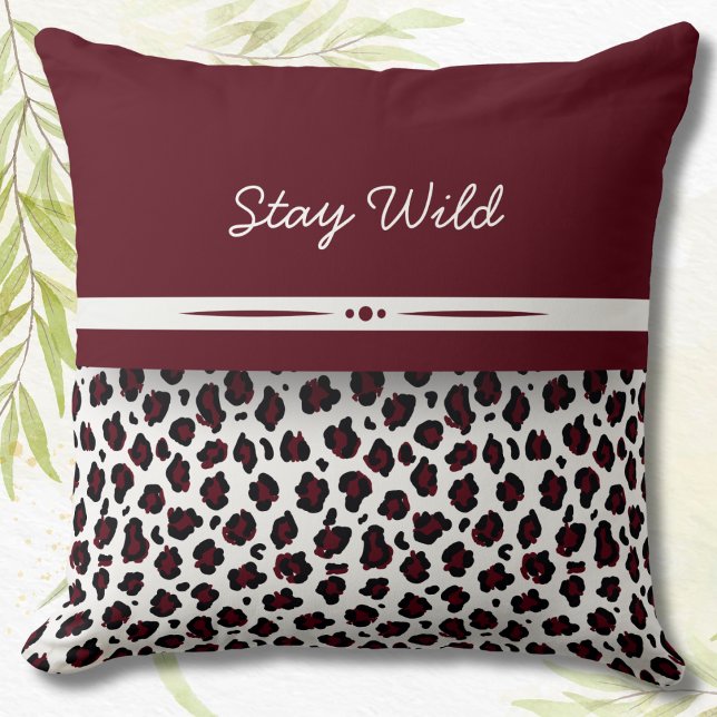 Oreiller décoratif imprimé léopard blanc et Bourgo (Burgundy & White Leopard Print Decorative Pillow)