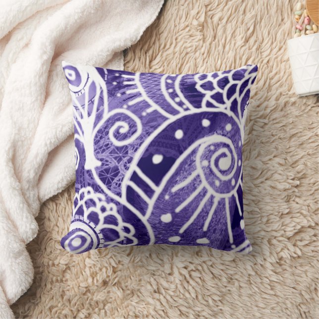 Oreiller floral lilas au design unique (Couverture)