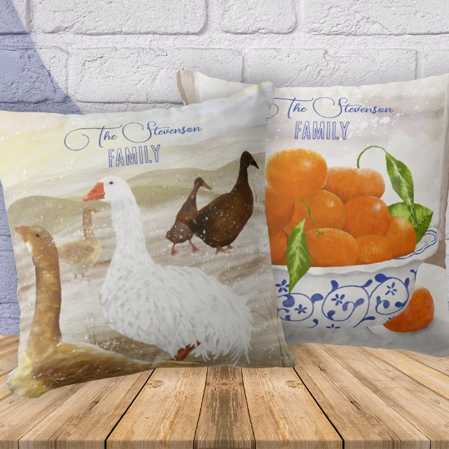 Oreiller jetable 2 faces Oies de ferme, Oranges d' (personalized throw pillow with family name in script. Farmhouse theme, winter oranges, wild geese)