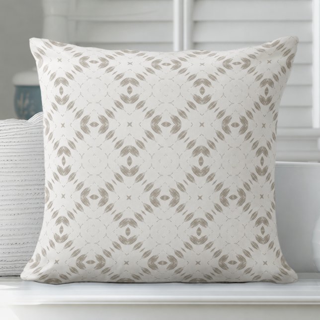 Oreiller jeté blanc moderne côtier (White and neutral modern coastal throw pillow by Totally Coast)