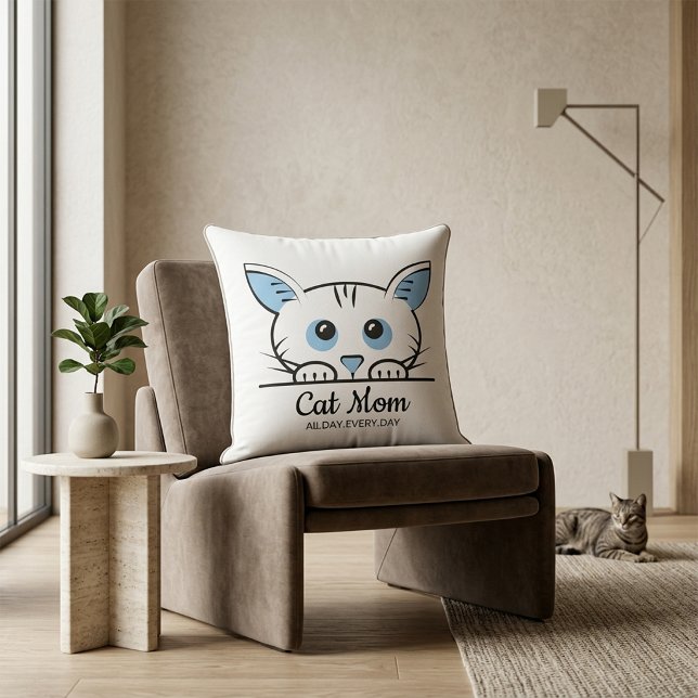 Oreiller jeté Maman Chat Mignon (Cute cat mom throw pillow styled as a refined contemporary home accent)