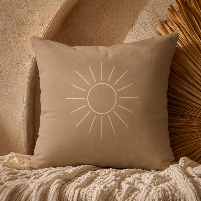 Oreiller jeté Sérénité Ensoleillée (Golden sun rays on a sand-inspired backdrop add refined character to modern earthy decor.)