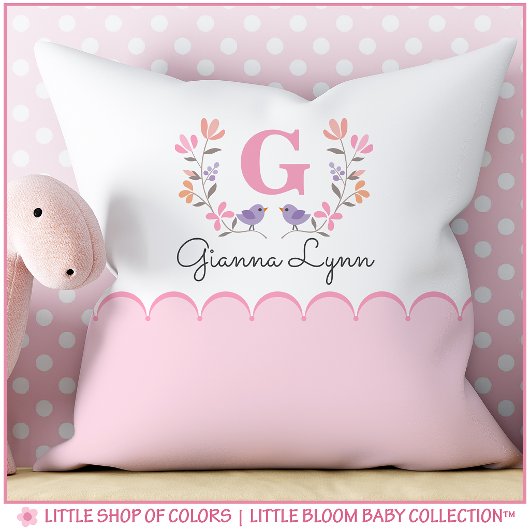 Oreiller personnalisé avec un nom de bébé à fleurs
