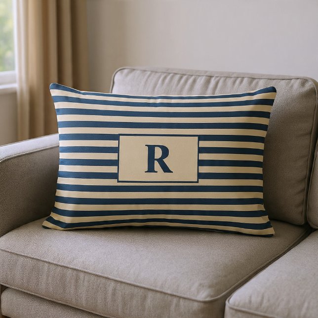 Oreiller rayé bleu et vanille avec monogramme (Créateur téléchargé)
