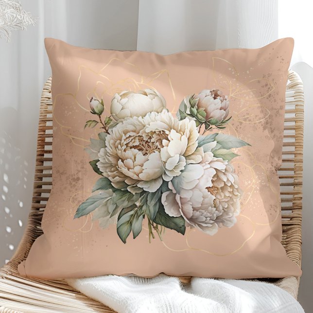 Oreiller Rustique aux Pêches avec Pivoines Dorées  (Rustic Peach Pillow with Golden and Blush Peonies in a sunny rattan armchair.)