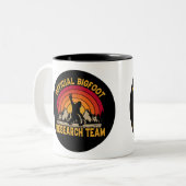 Origineel onderzoeksteam van Bigfoot Tweekleurige Koffiemok (Voorkant links)