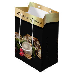 Ornament, groenblijvende tak en gouden lint medium cadeauzakje