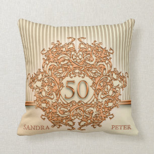 Ornament van koper en beige strepen kussen