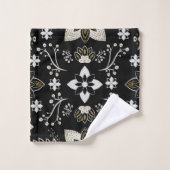 Ornate black and white floral pattern  (Gant de toilette)