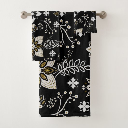 Ornate black and white floral pattern  bad handdoek (Insitu)