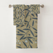 Ornate floral pattern with dark blue vines (En situation)