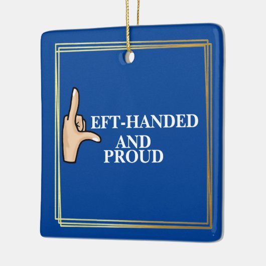 Ornement à gauche et fier (Gauche)