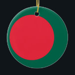 Ornement avec drapeau du Bangladesh<br><div class="desc">Ajoutez une touche festive de fierté bangladaise à votre décor de vacances avec ce ornement arborant le drapeau du Bangladesh ! Réalisée avec précision, cette décoration présente l'emblématique cercle rouge sur un arrière - plan vert, représentant le drapeau national du Bangladesh. Son design dynamique en fait un complément parfait à...</div>