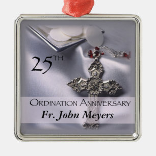Ornement Carré Argenté 25e anniversaire de l'ordination Cross Host