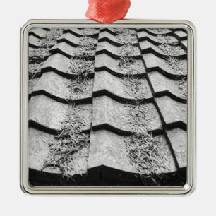 Ornement Carré Argenté Asie, Japon, Miyajima. Détail du toit en argile