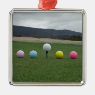 Ornement Carré Argenté Ballons de golf aux couleurs vives sur une montagn