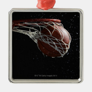 Ornement Carré Argenté Basket-ball passant par le cercle 2