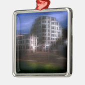 Ornement Carré Argenté Bâtiments de nuit style effet numérique "impressio (Gauche)