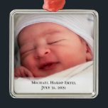 Ornement Carré Argenté Bébés 1ère photo de Noël<br><div class="desc">Créez un magnifique ornement commémoratif pour les nouveaux parents,  bébé,  grands-parents et plus encore.</div>