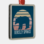 Ornement Carré Argenté Berkeley Springs West Virginia Retro Bear (Droite)