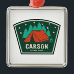 Ornement Carré Argenté Camping forestier national Carson<br><div class="desc">Carson National Forest est une forêt nationale dans le nord du Nouveau-Mexique et un grand camp de base pour la course à pied,  le vélo,  le VTT,  la pataugeoire,  la randonnée,  la chasse,  le camping,  l'escalade,  et plus encore!</div>