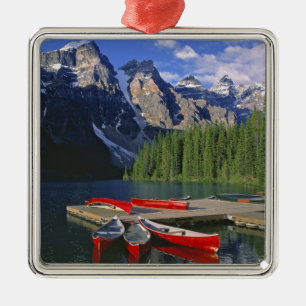 Ornement Carré Argenté Canada, Alberta, lac Moraine. Des canoës rouges at
