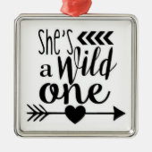 ORNEMENT CARRÉ ARGENTÉ *C'EST UNE SAUVAGE* QUI S'AMUSE À TOUT MOMENT (Devant)