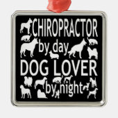 Ornement Carré Argenté Chiropractor aime les chiens (Devant)